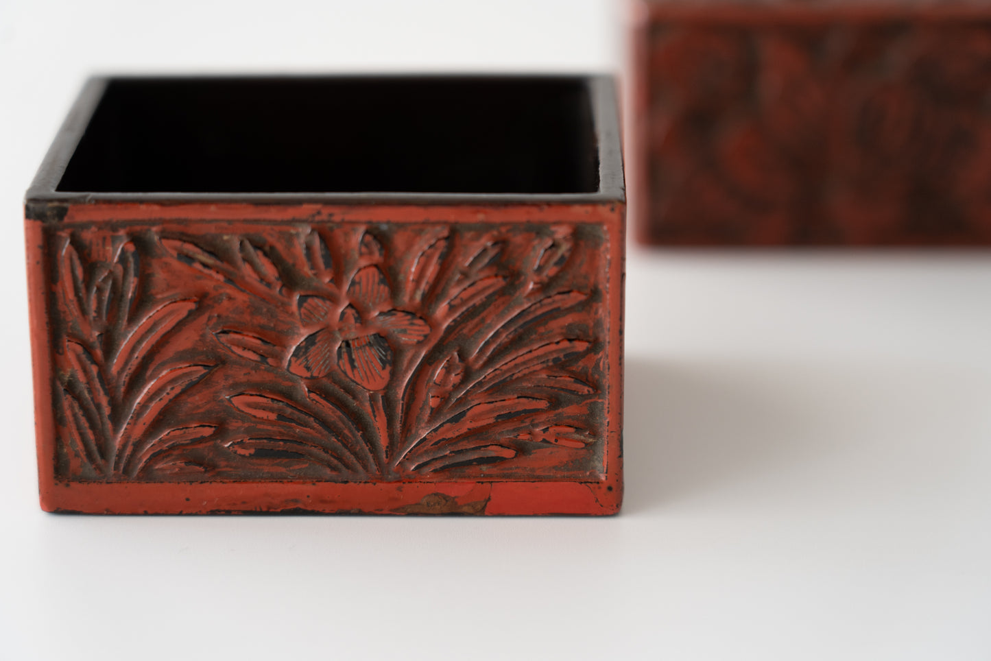 Kamakura-bori incense box with Narcissus and Chrysanthemum design
