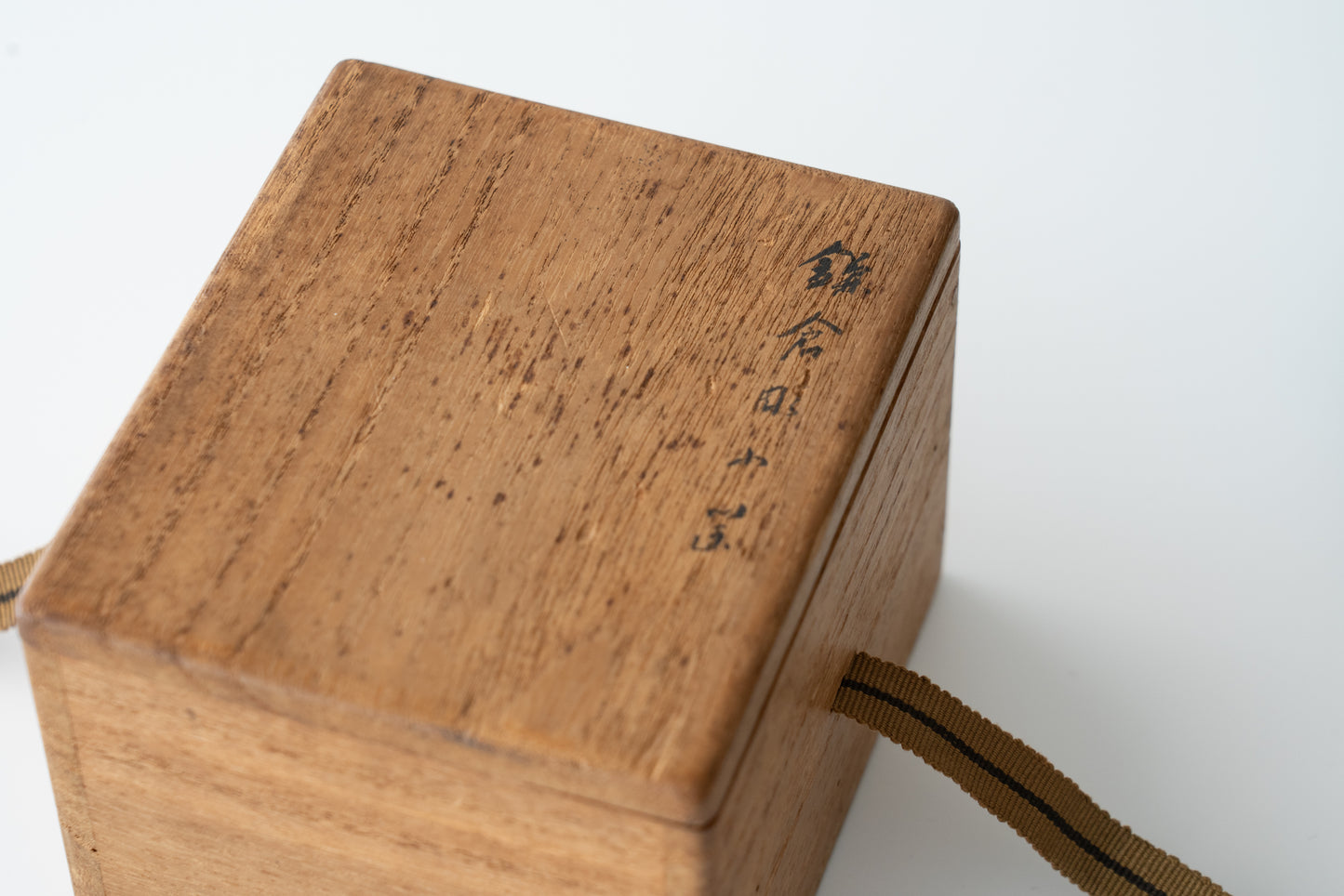 Kamakura-bori incense box with Narcissus and Chrysanthemum design