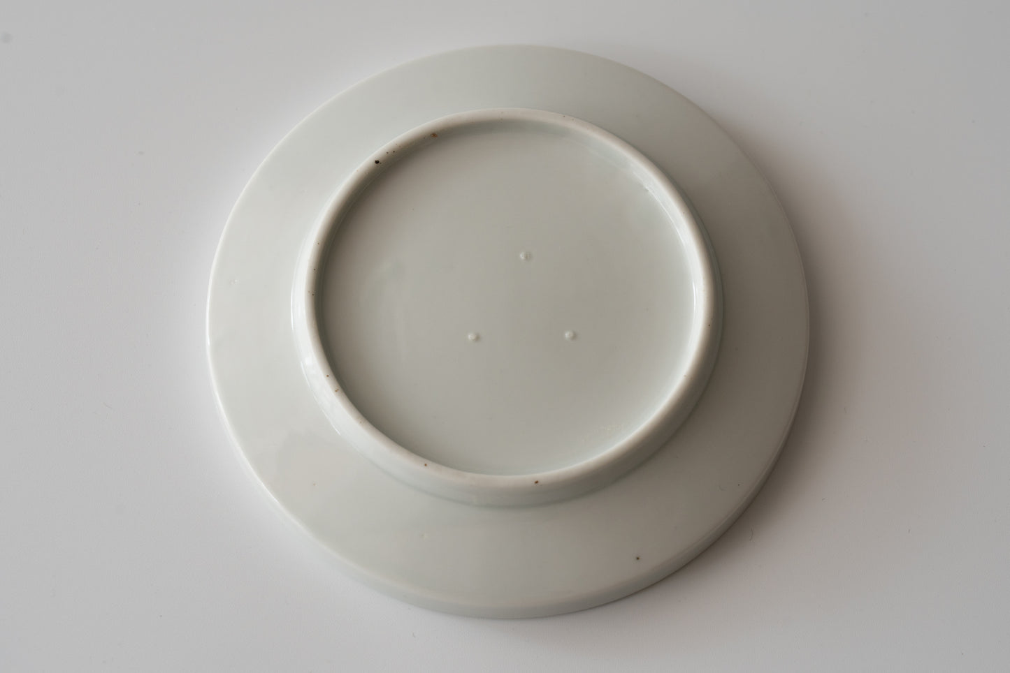 Dish with chinese bellflower and butterfly design, Imari ware in Kakiemon style