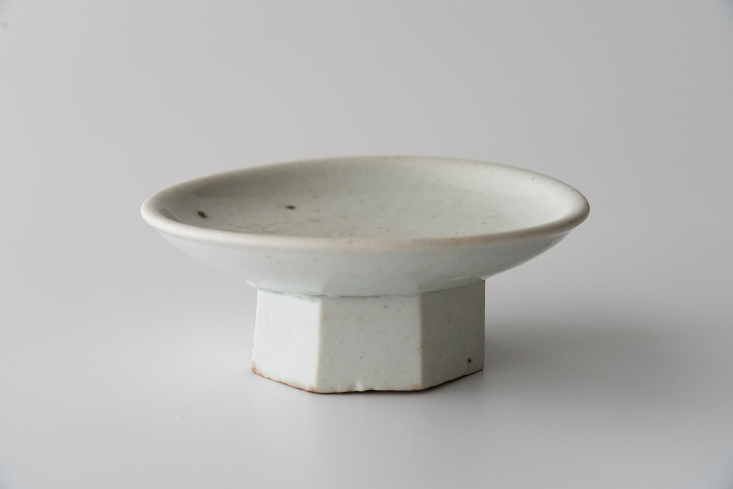 Joseon white porcelain bowl with chamfered base