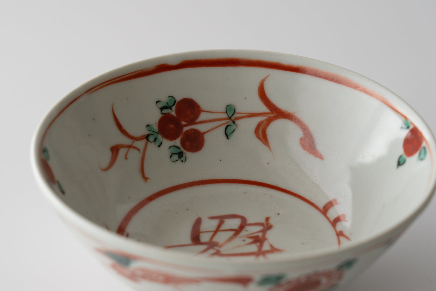Swatow ware bowl with Chinese character "魁"