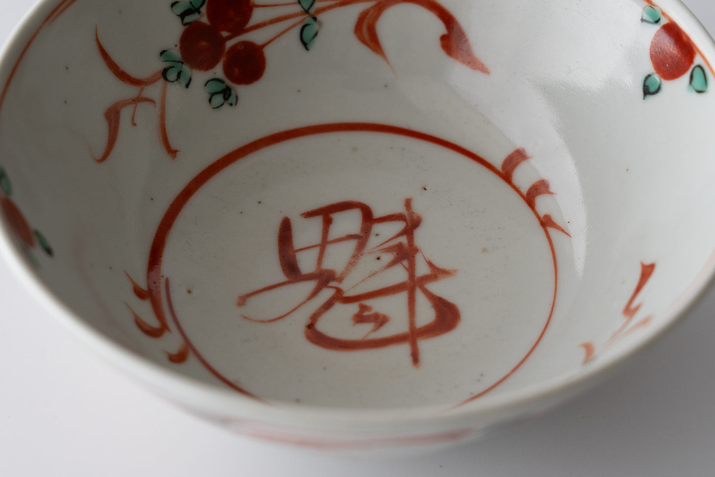 Swatow ware bowl with Chinese character "魁"