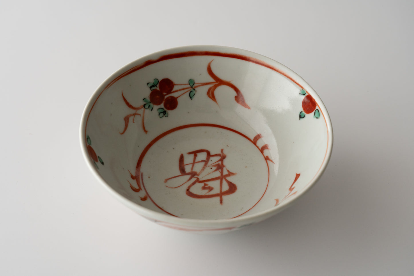 Swatow ware bowl with Chinese character "魁"