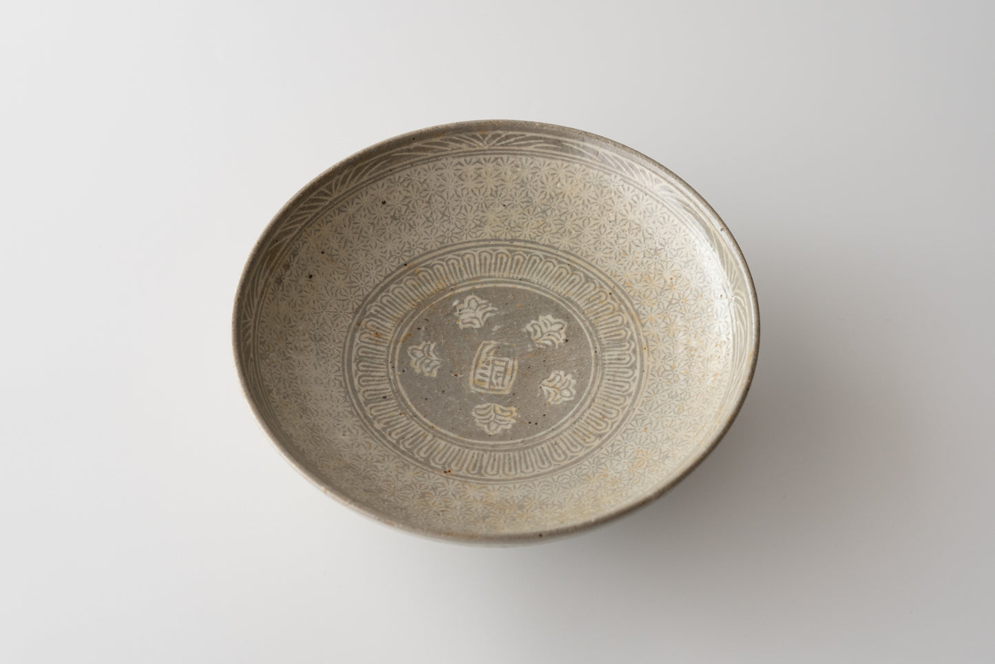 Buncheong bowl with impressed chrysanthemum design and inscription "Kinkai"