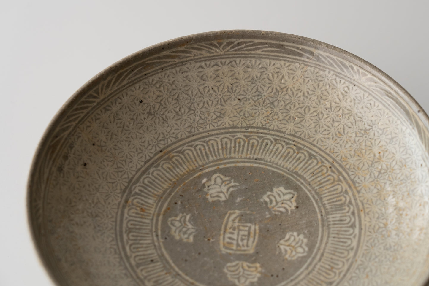 Buncheong bowl with impressed chrysanthemum design and inscription "Kinkai"