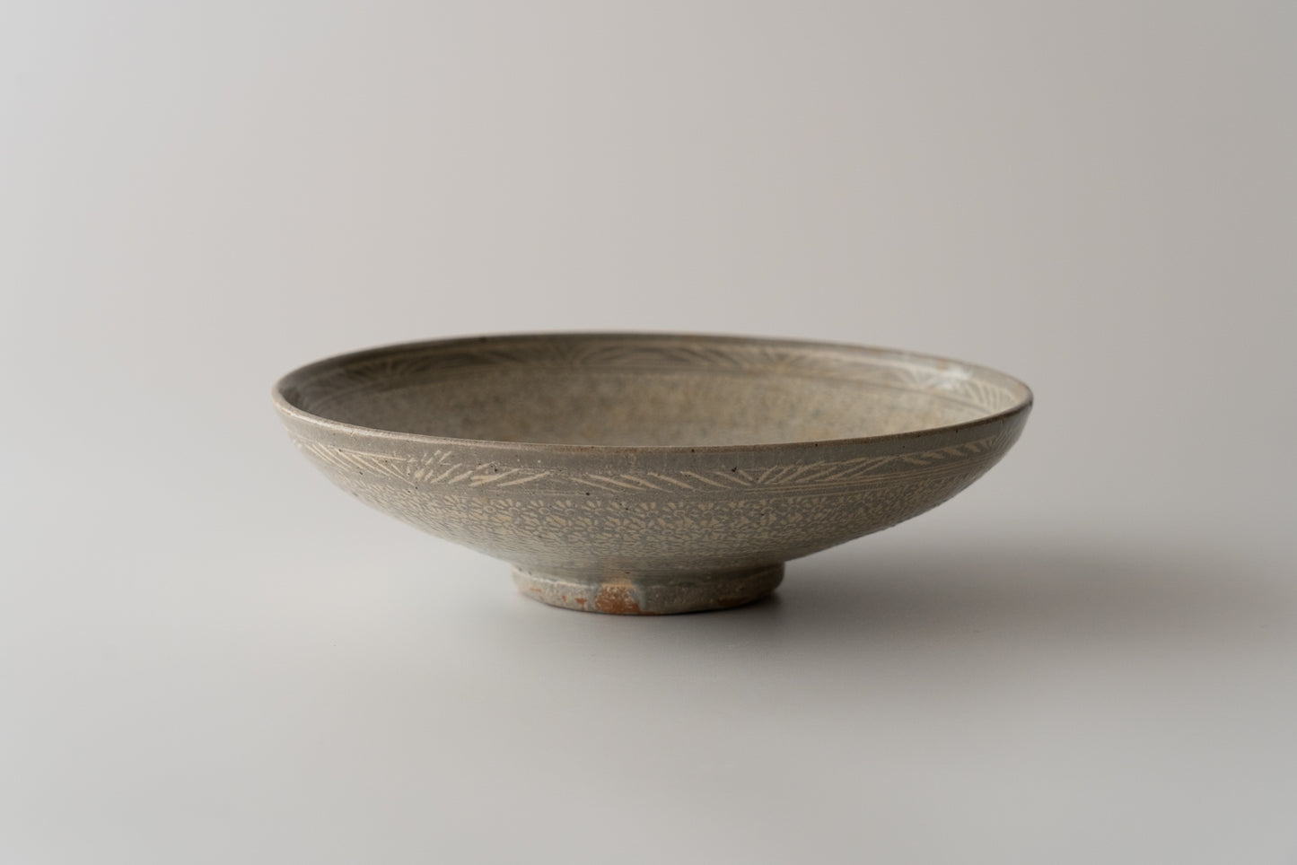 Buncheong bowl with impressed chrysanthemum design and inscription "Kinkai"