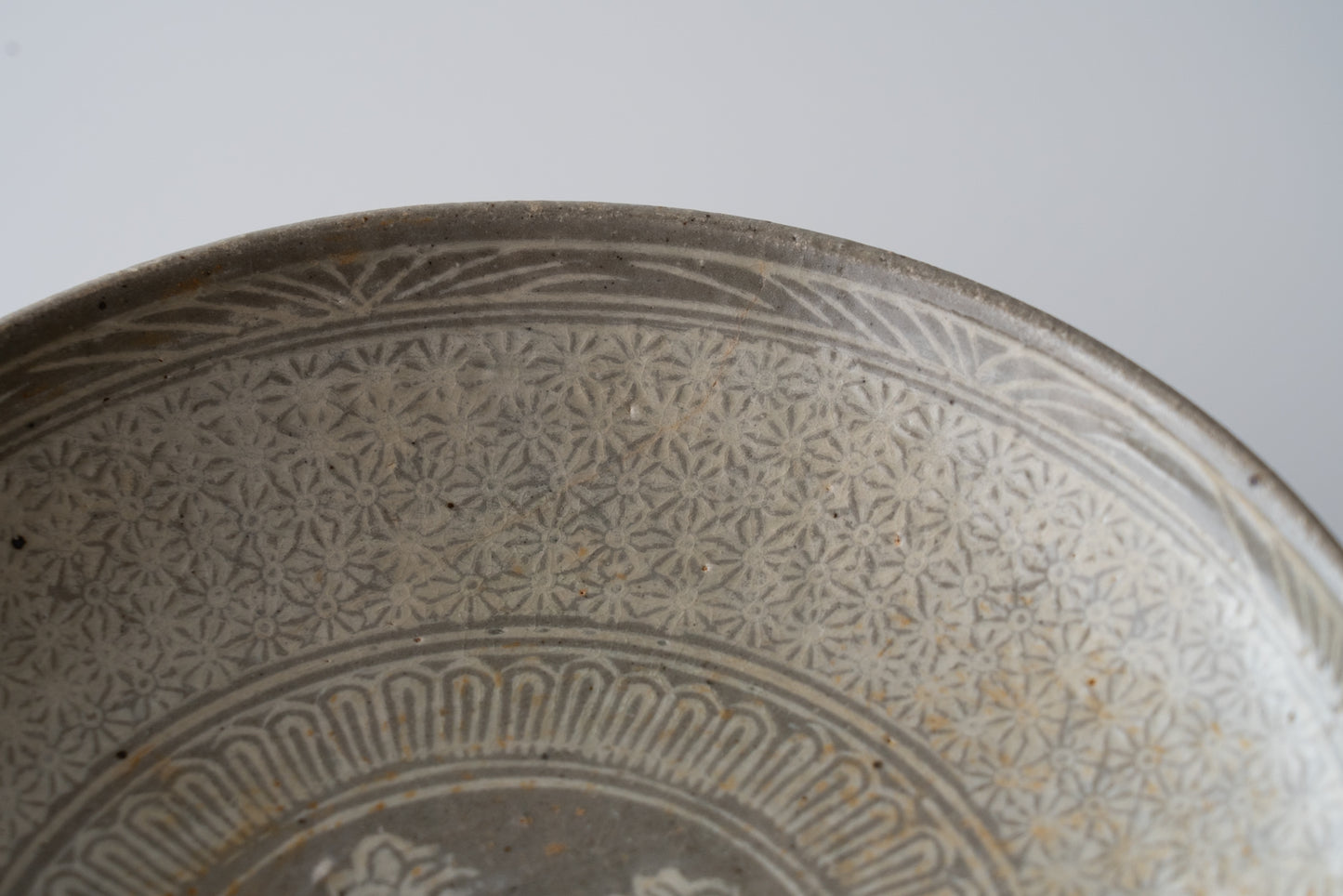 Buncheong bowl with impressed chrysanthemum design and inscription "Kinkai"