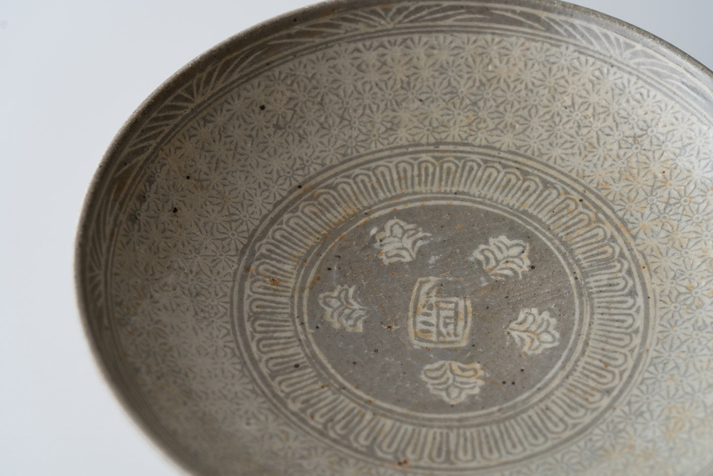 Buncheong bowl with impressed chrysanthemum design and inscription "Kinkai"