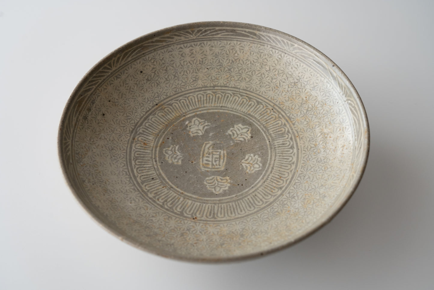 Buncheong bowl with impressed chrysanthemum design and inscription "Kinkai"