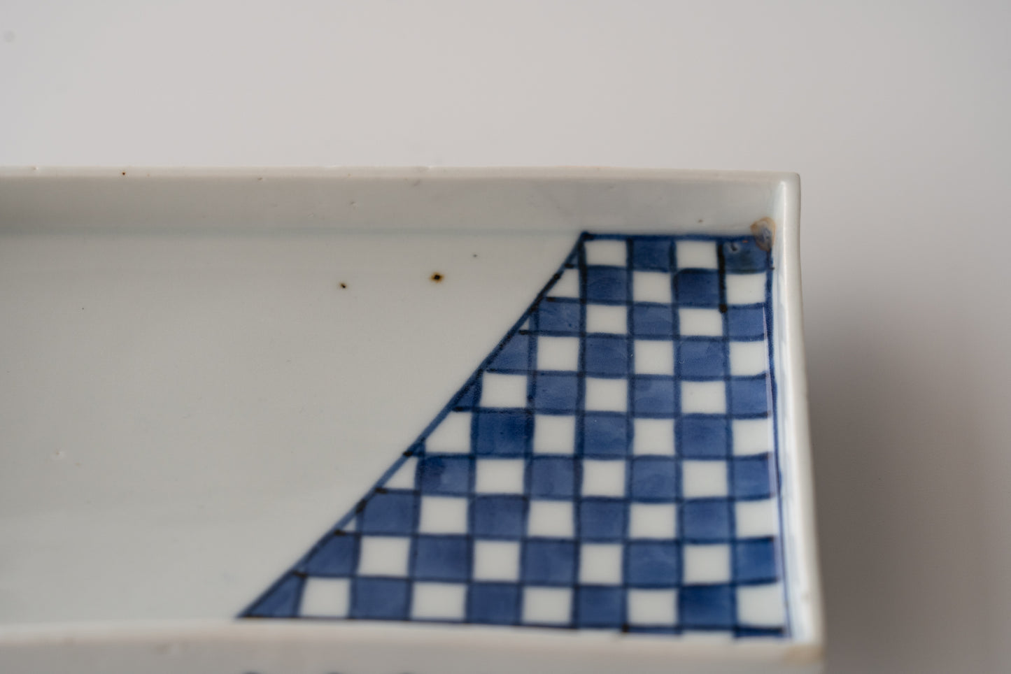 Ai-Kutani checkered pattern square dish