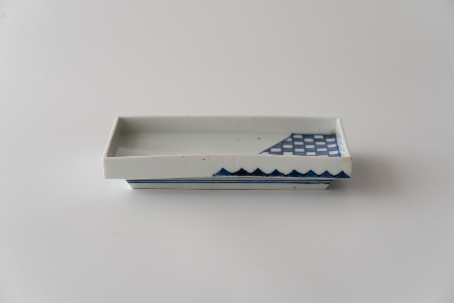 Ai-Kutani checkered pattern square dish