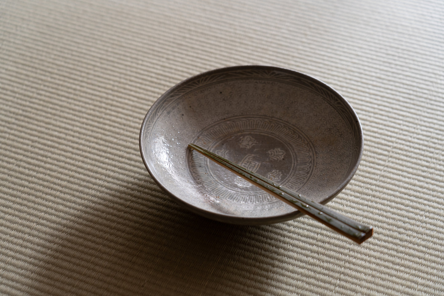 Buncheong bowl with impressed chrysanthemum design and inscription "Kinkai"