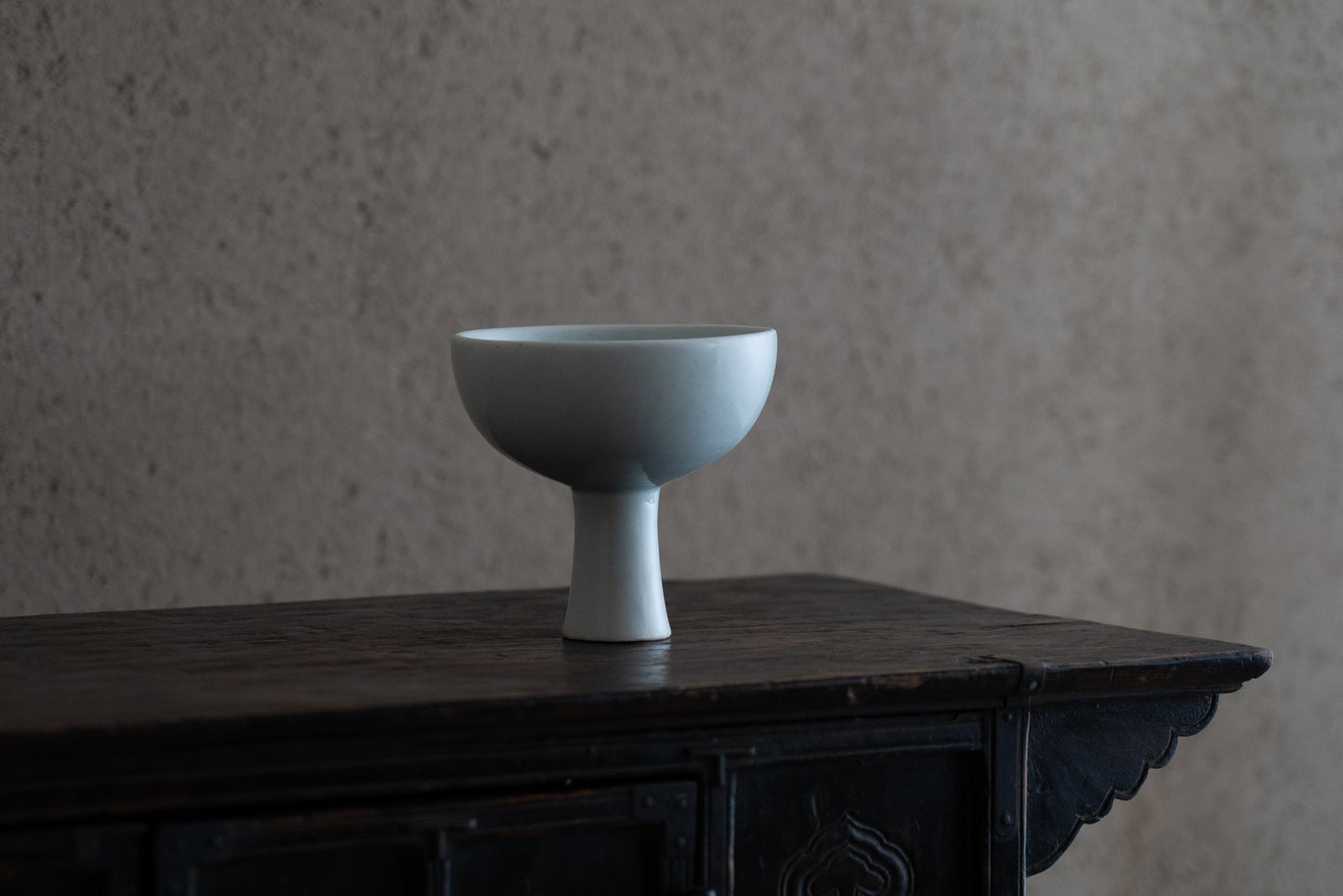 Joseon White Porcelain Stemmed Bowl (Horse Cup)