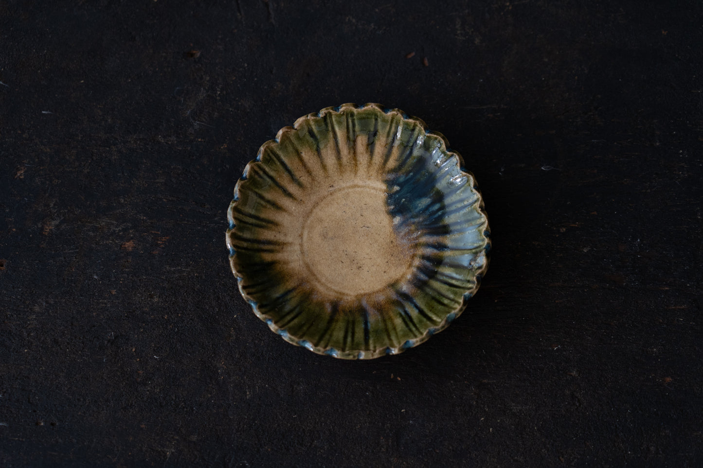 A set of five Oribe green glazed dishes in chrysanthemum design