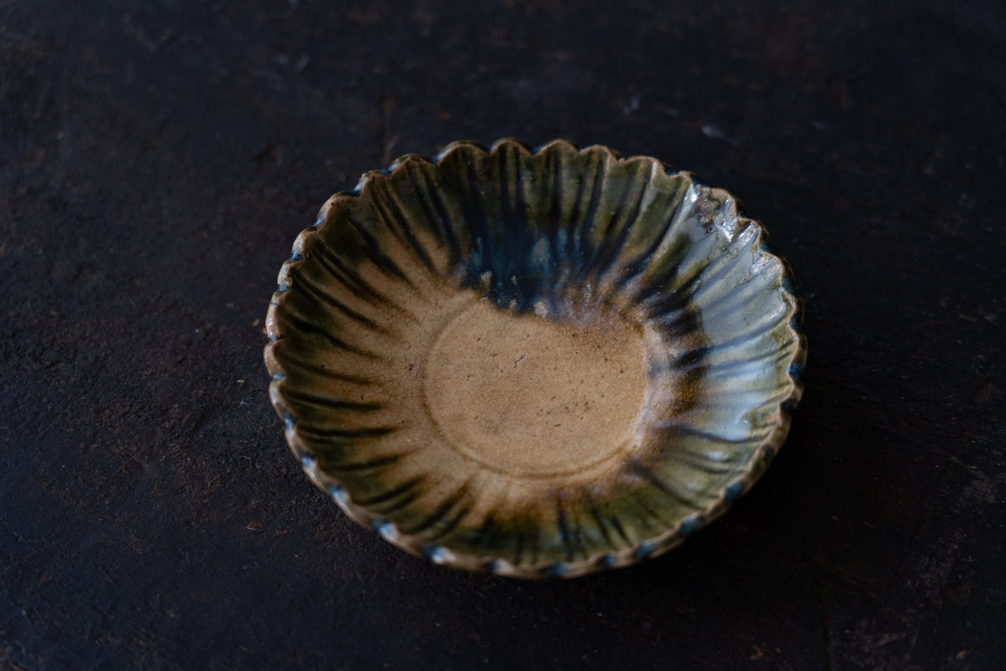 A set of five Oribe green glazed dishes in chrysanthemum design
