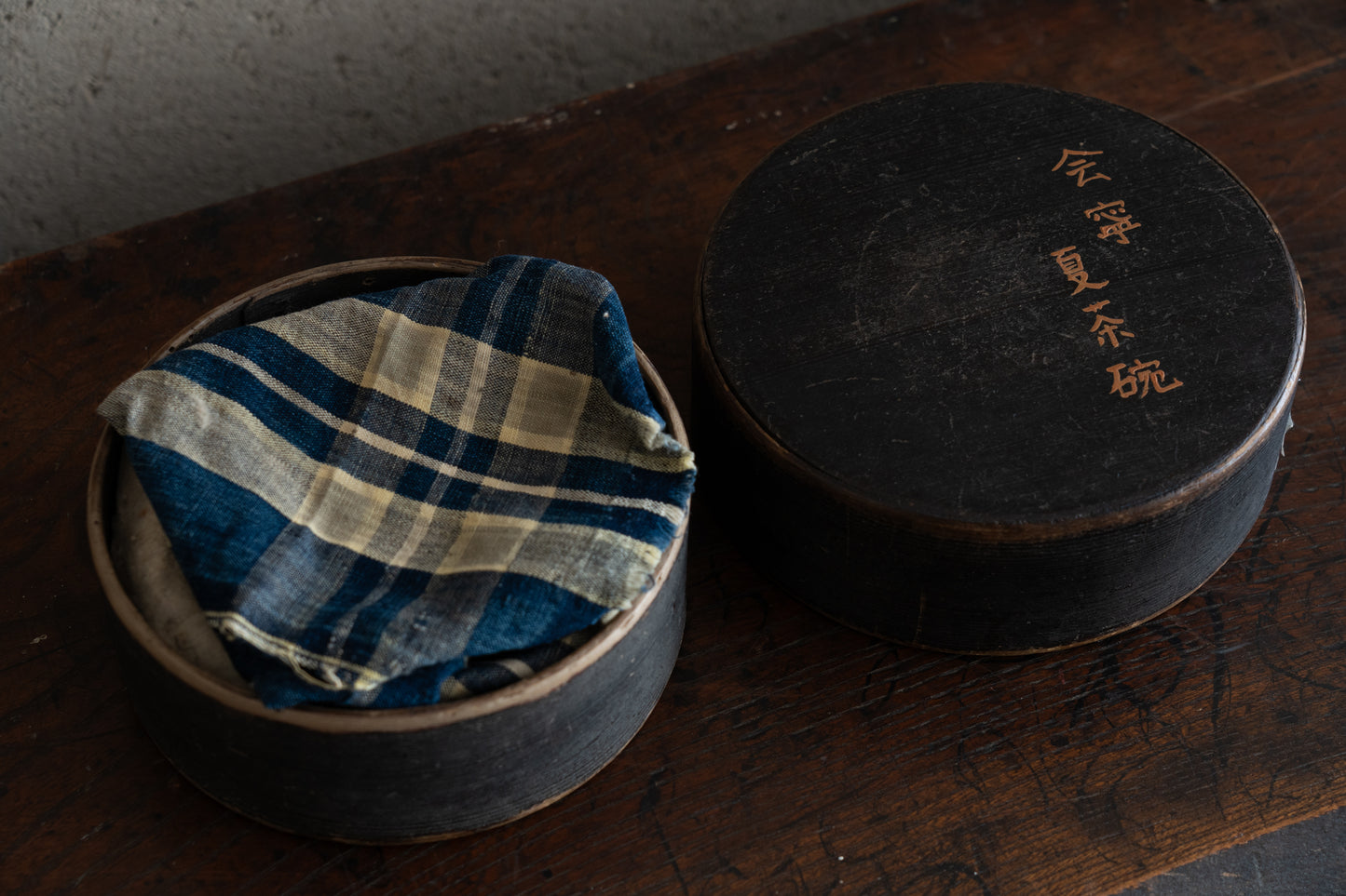 Namako ash glazed flat tea bowl, Huining ware