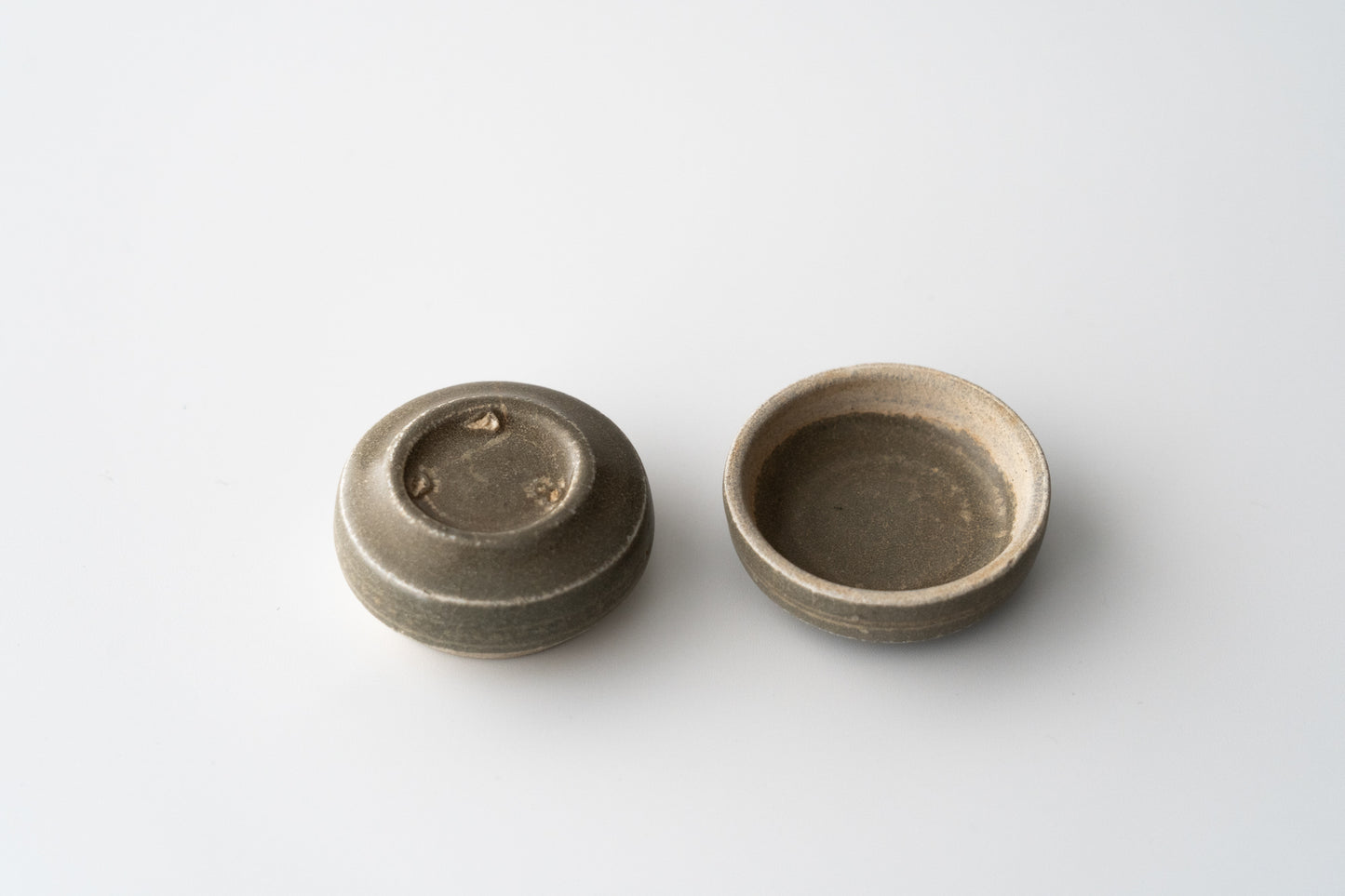 Small covered box, Celadon with inlaid paired cranes design