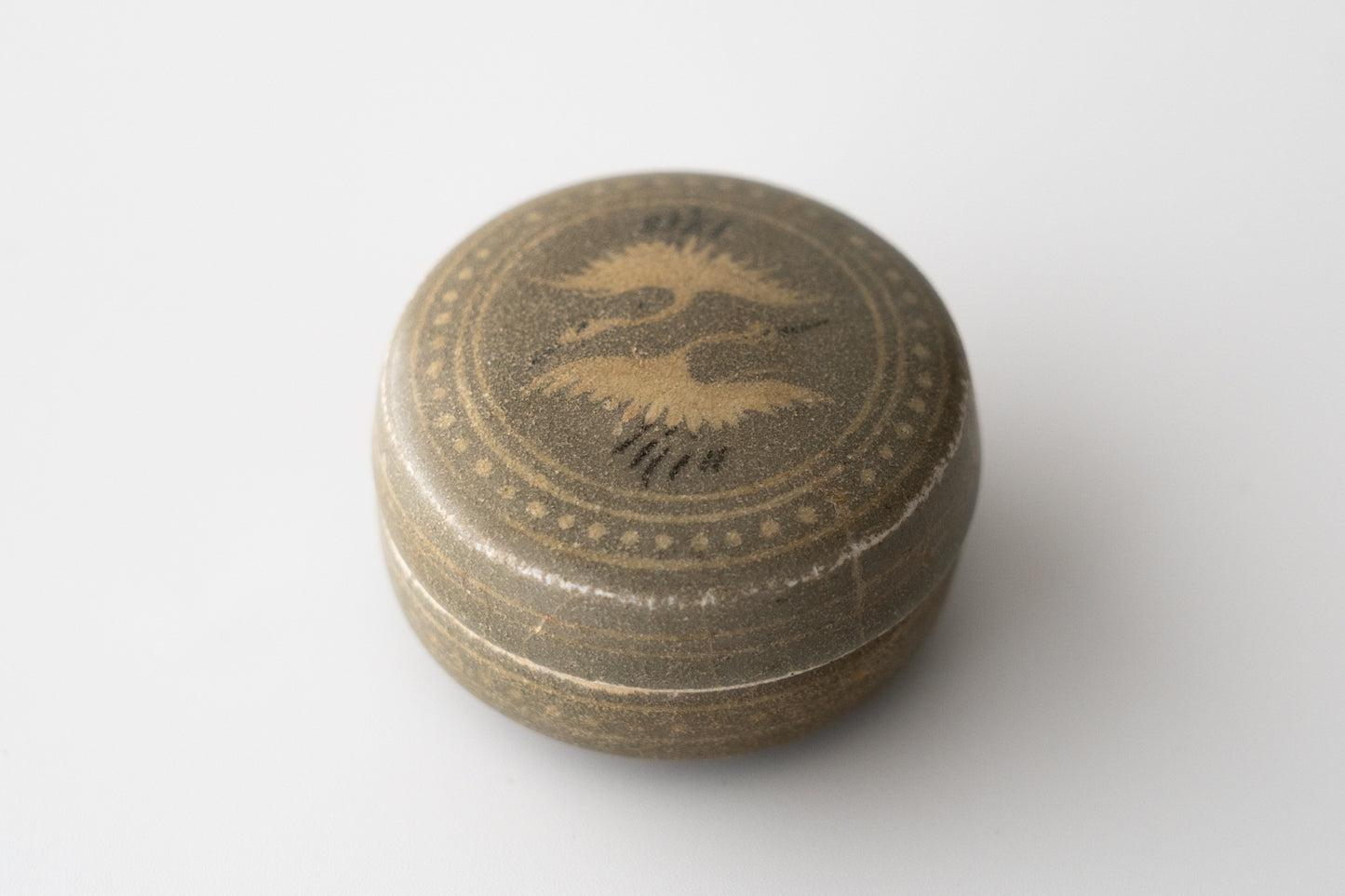 Small covered box, Celadon with inlaid paired cranes design