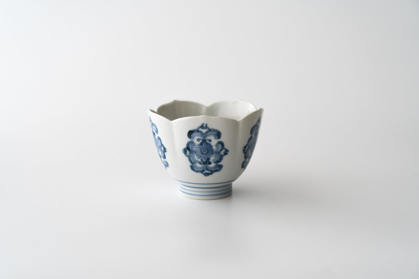 Sake cup with flower design, Imari ware in Kakiemon style