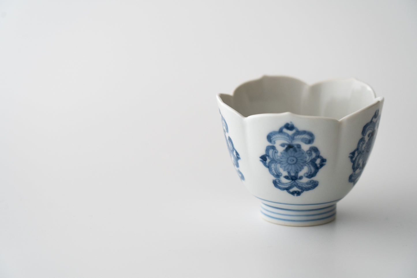 Sake cup with flower design, Imari ware in Kakiemon style
