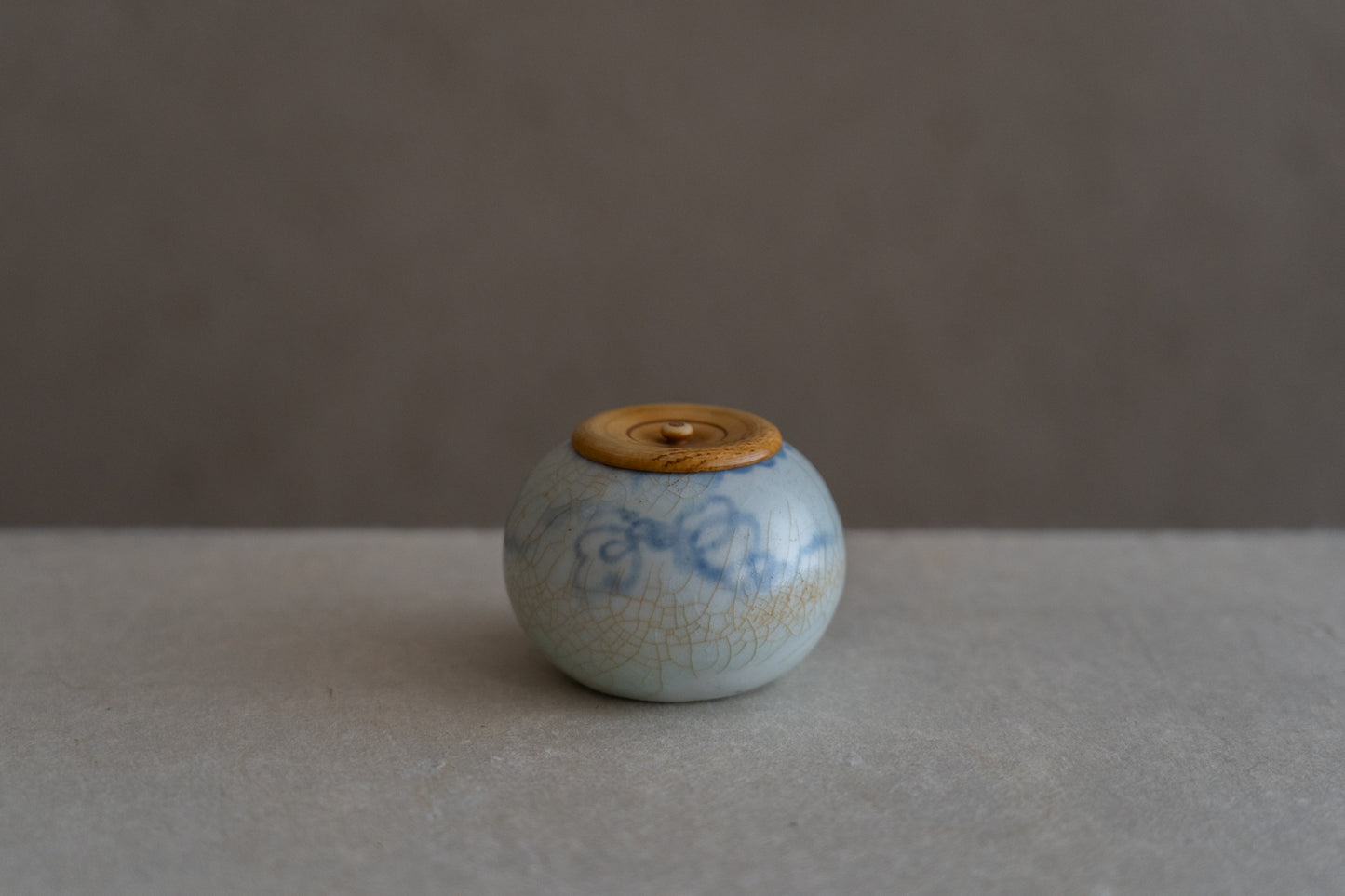 Joseon tea container with a treasure design, Blue and white porcelain