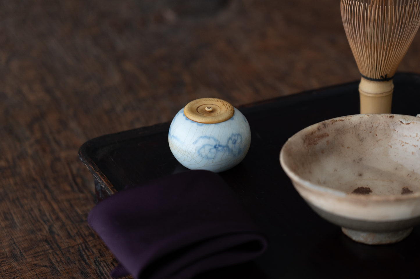 Joseon tea container with a treasure design, Blue and white porcelain