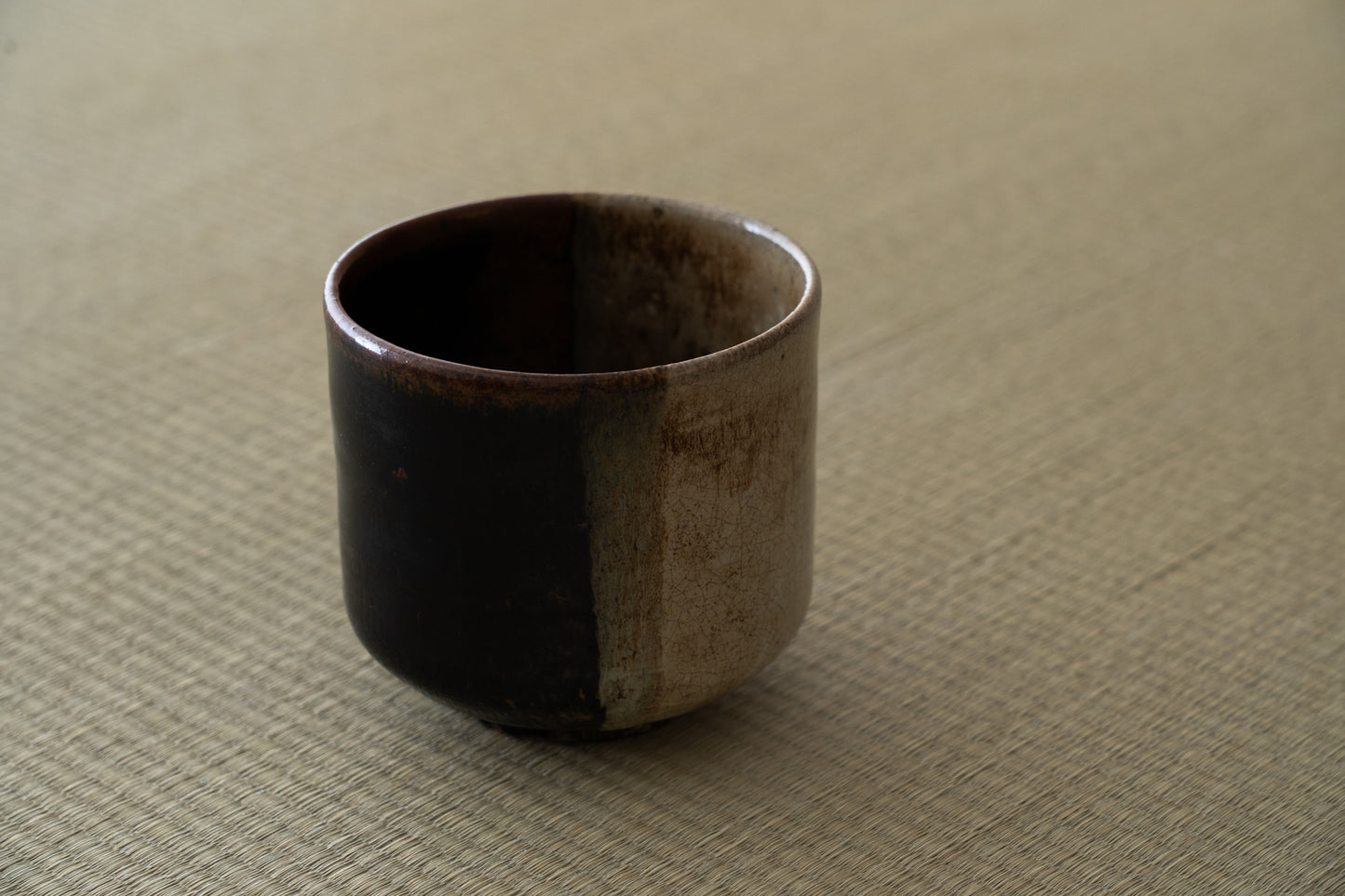 高取掛分筒茶碗