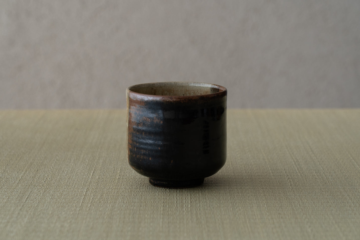 高取掛分筒茶碗