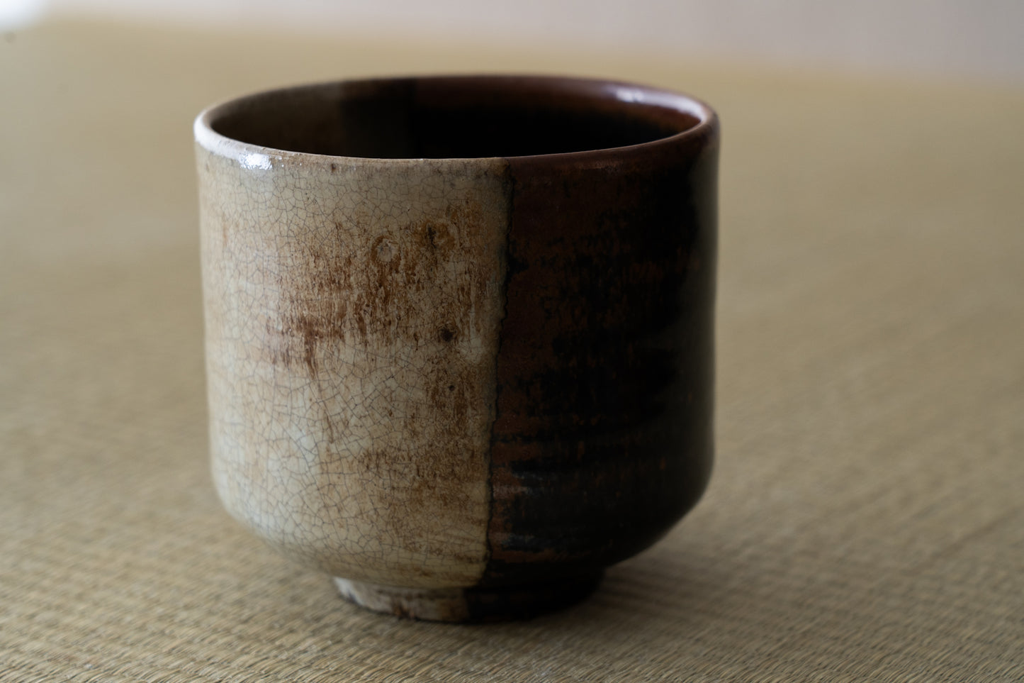 高取掛分筒茶碗