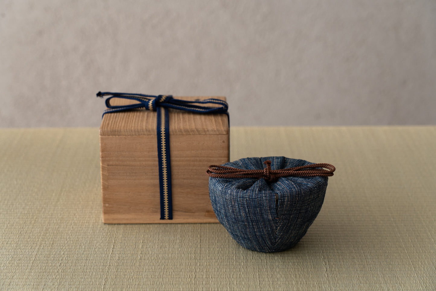 Old Karatsu tea bowl "Zangetsu"