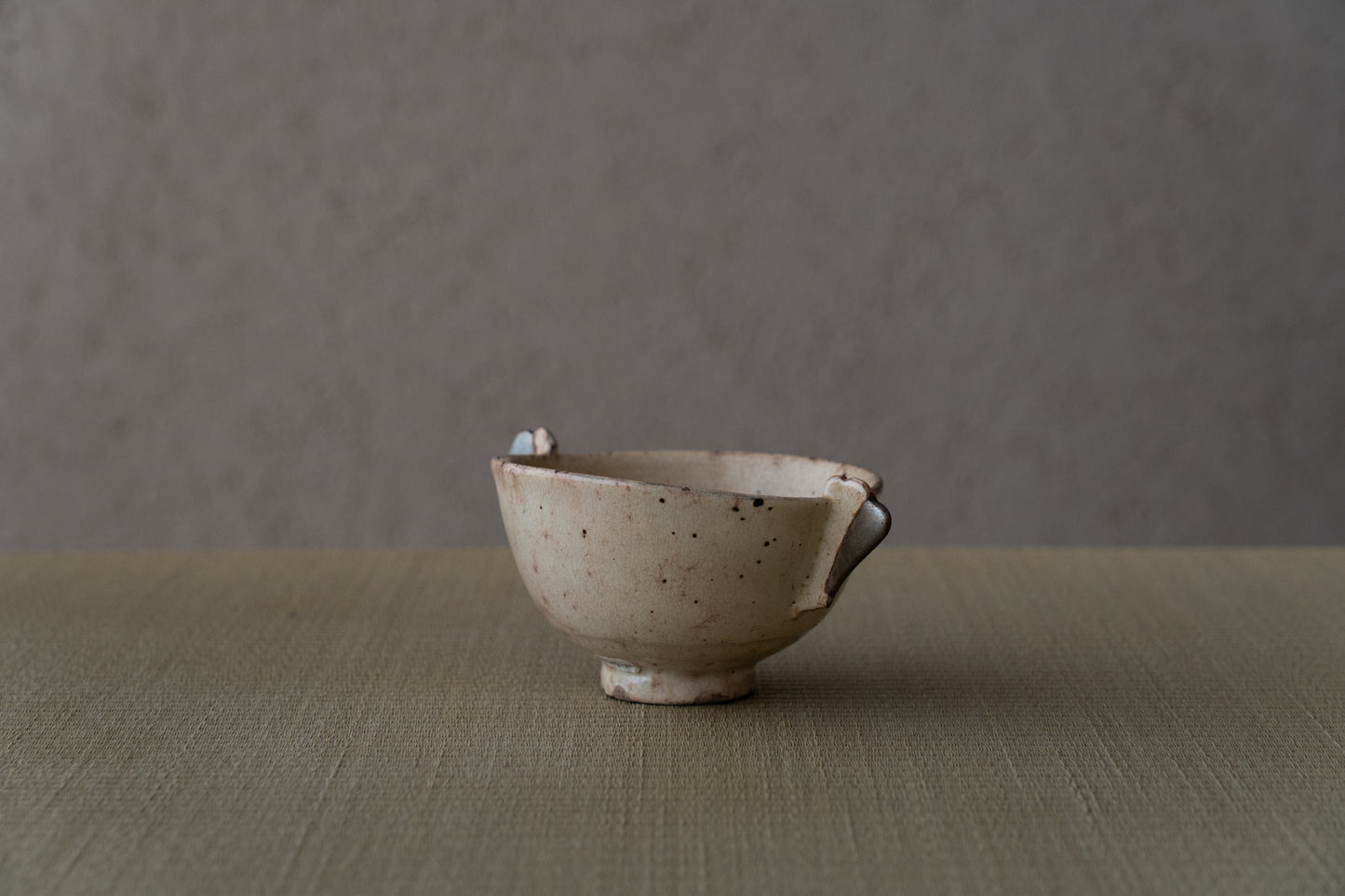 带边缘的 Kohiki 茶碗