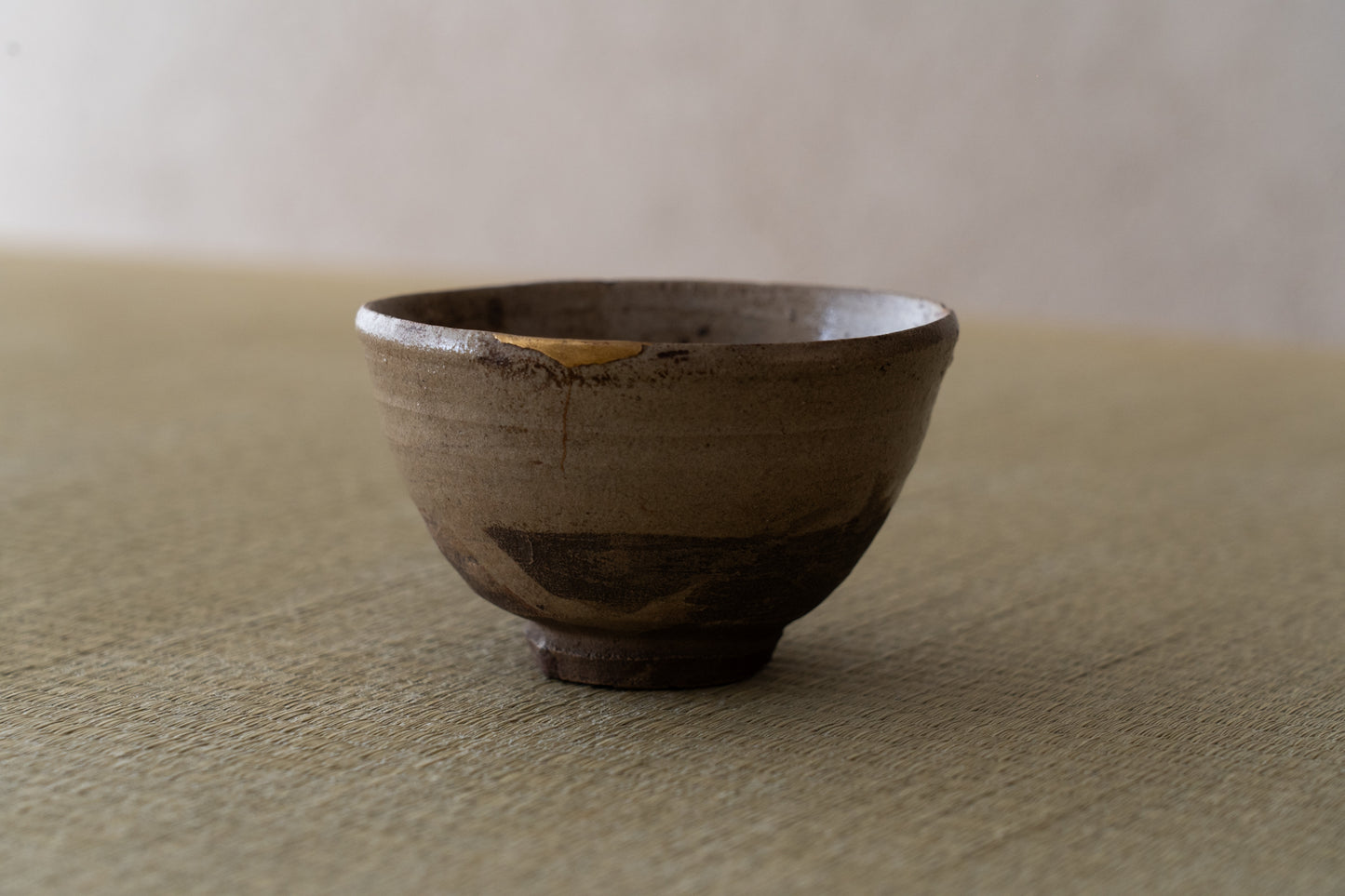 Old Karatsu tea bowl "Zangetsu"