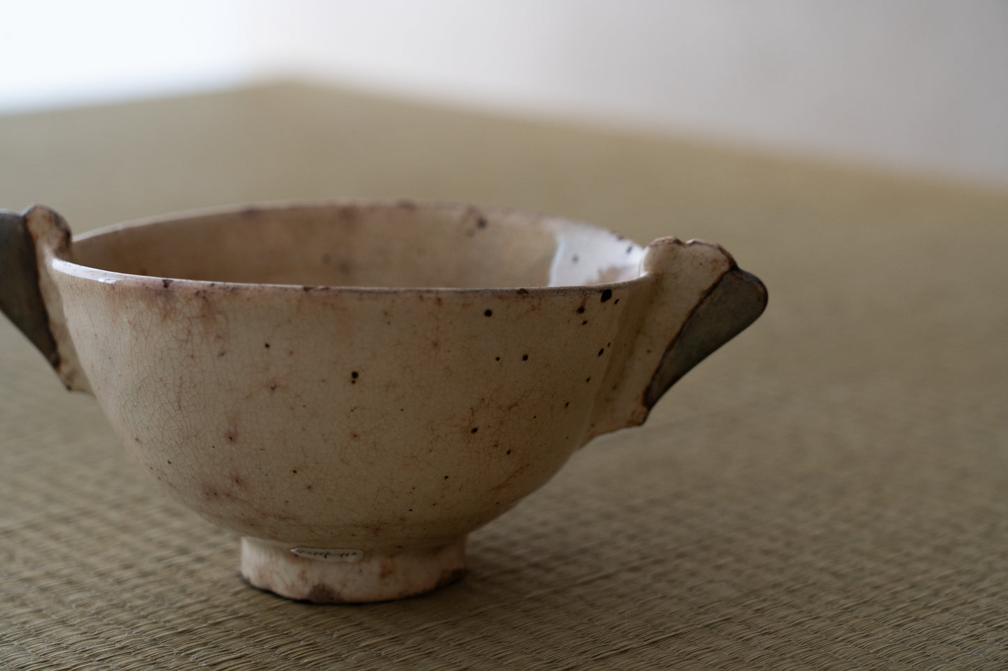 带边缘的 Kohiki 茶碗