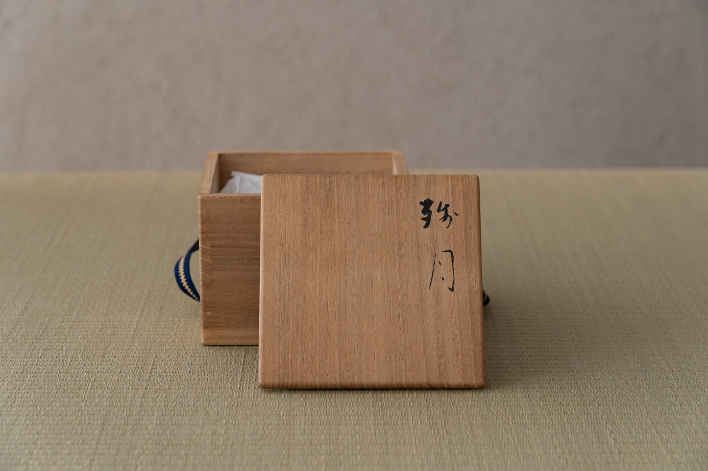 Old Karatsu tea bowl "Zangetsu"