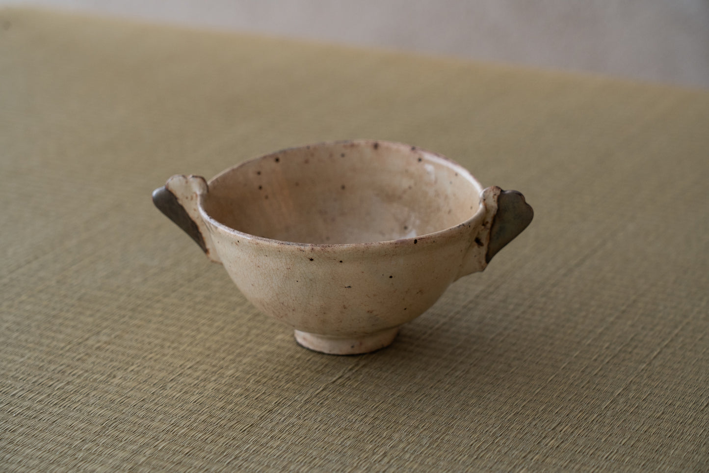 带边缘的 Kohiki 茶碗