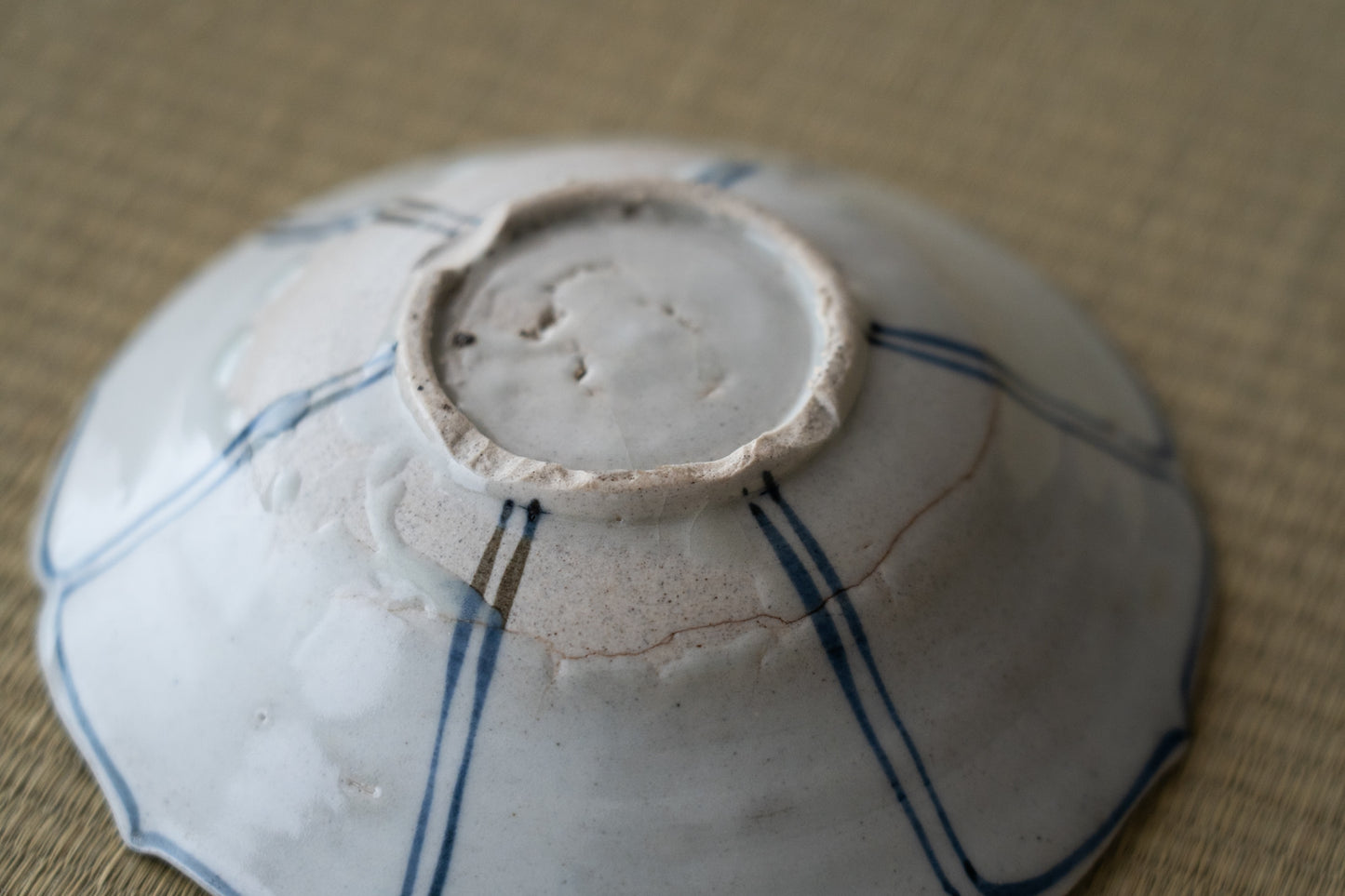 Early Imari heron pattern flat tea bowl