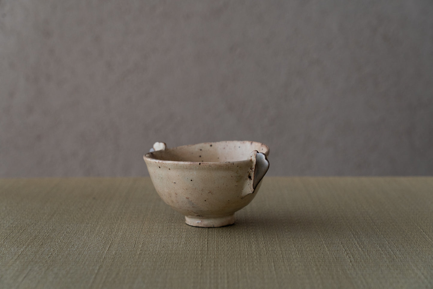 带边缘的 Kohiki 茶碗