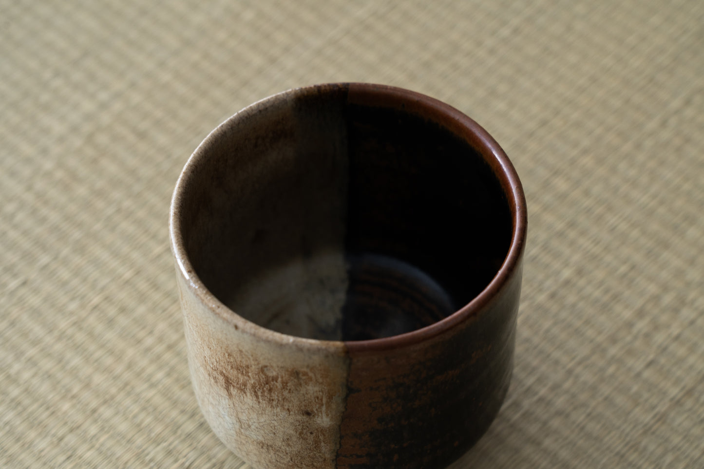 高取掛分筒茶碗