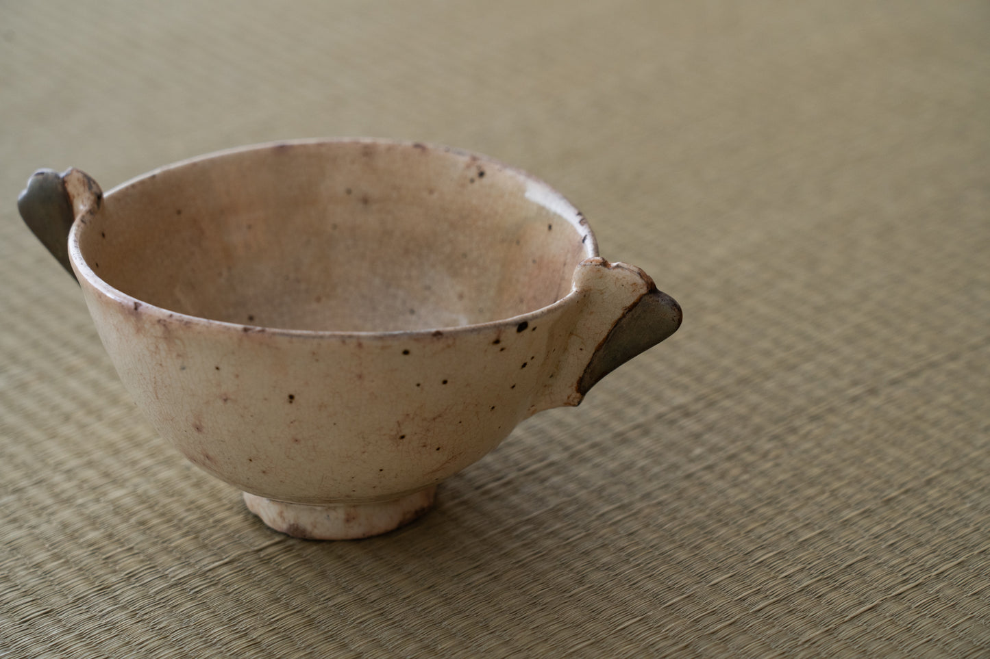 带边缘的 Kohiki 茶碗