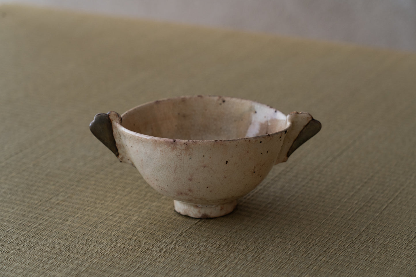 带边缘的 Kohiki 茶碗