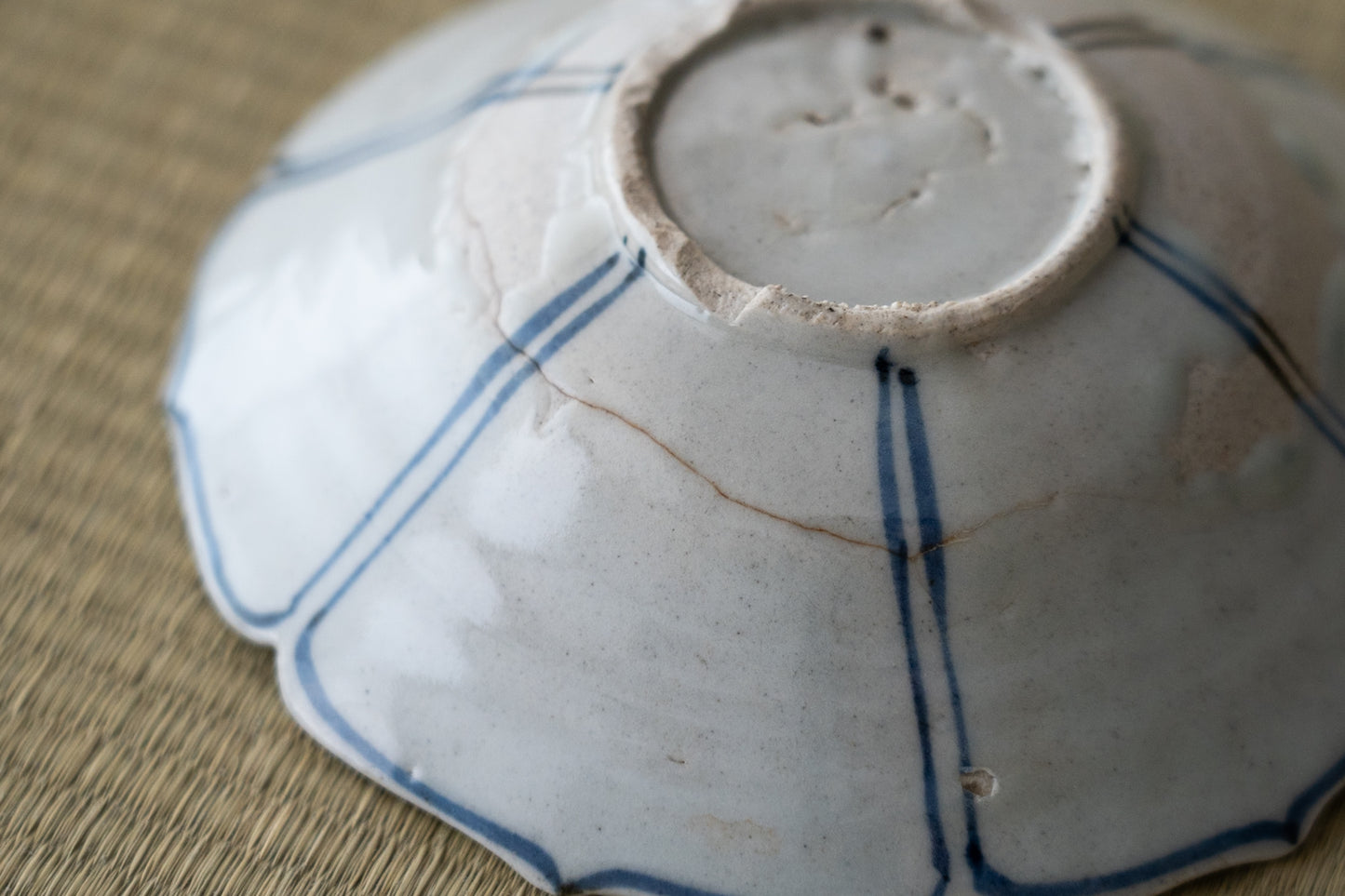 Early Imari heron pattern flat tea bowl