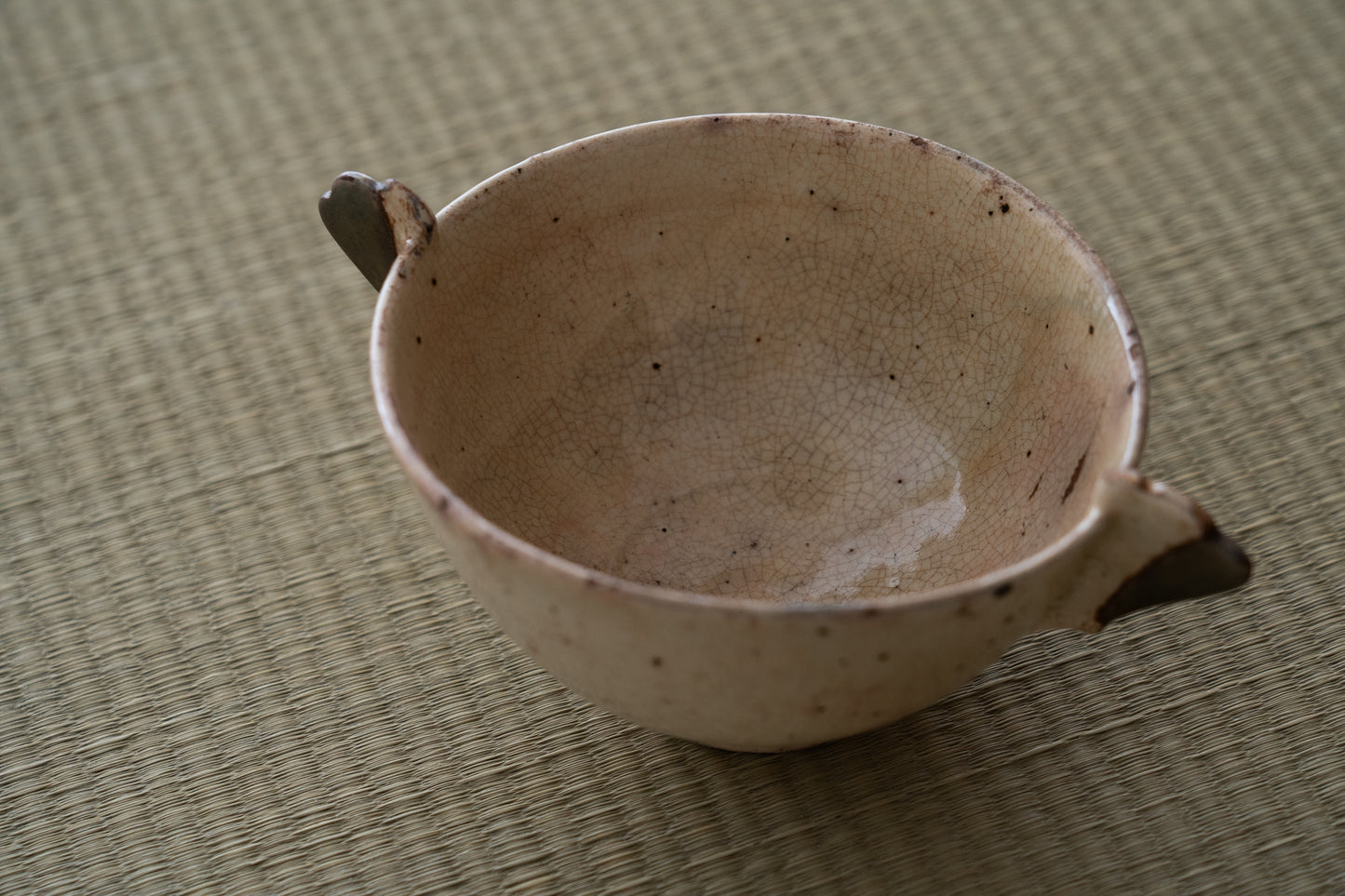 带边缘的 Kohiki 茶碗