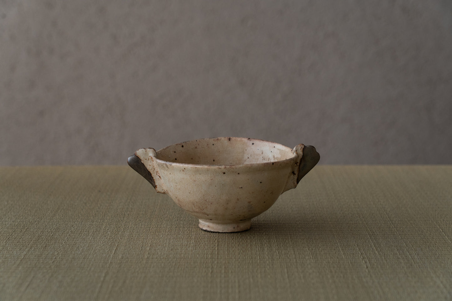 带边缘的 Kohiki 茶碗