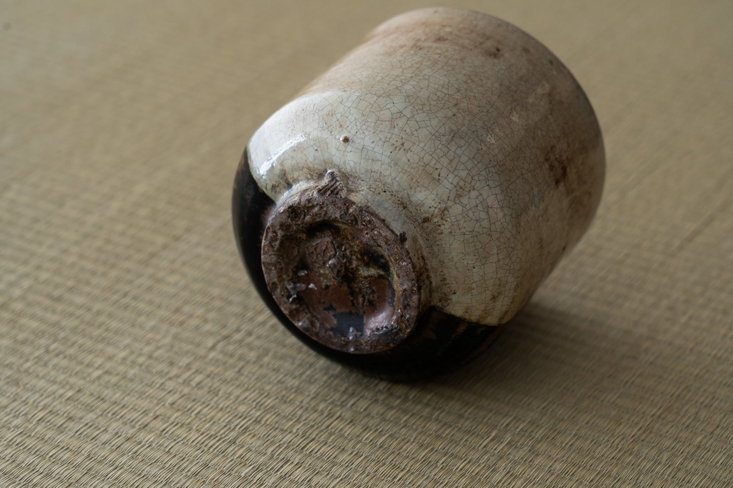 高取掛分筒茶碗