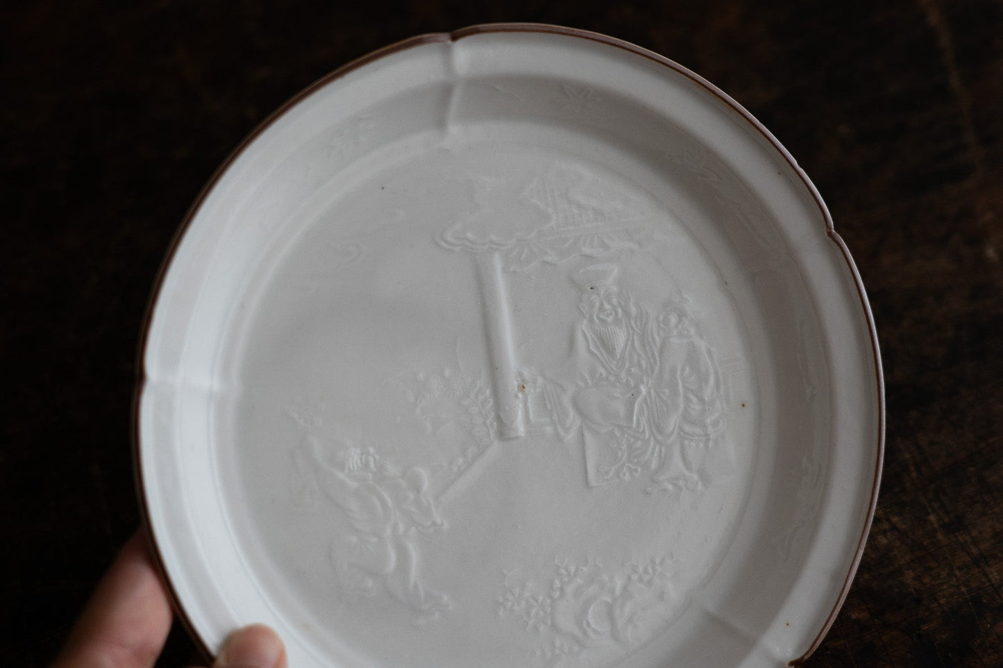 Kakiemon White Porcelain Flower Shaped Plate 【Gray stain】