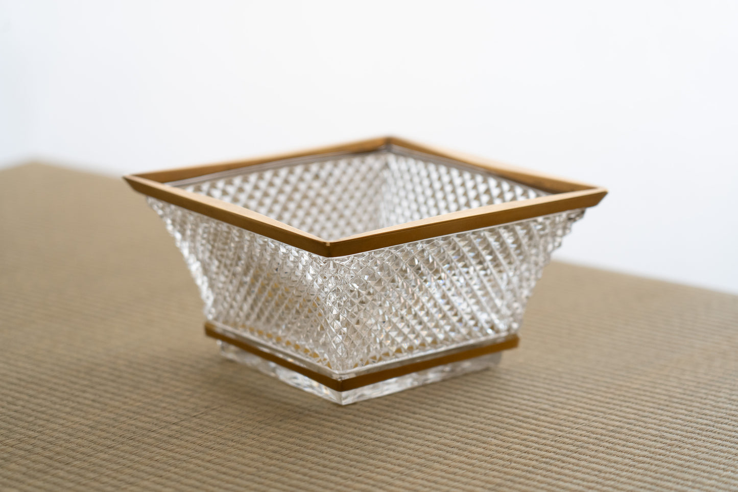 Gilded square shaped cut-glass bowl with plain diamonds on sides, Harumi Baccarat［Reproduction］