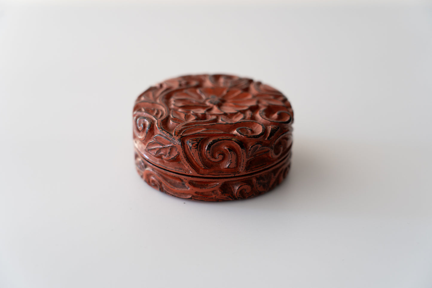 Lacquered incense container with peony design in wood carving