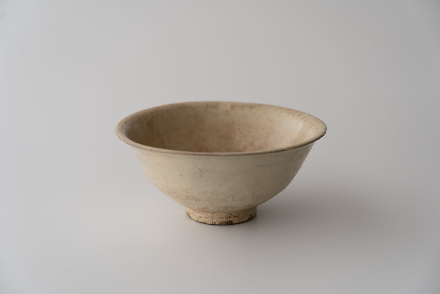 Tea bowl in “Kohiki” style, Buncheong ware