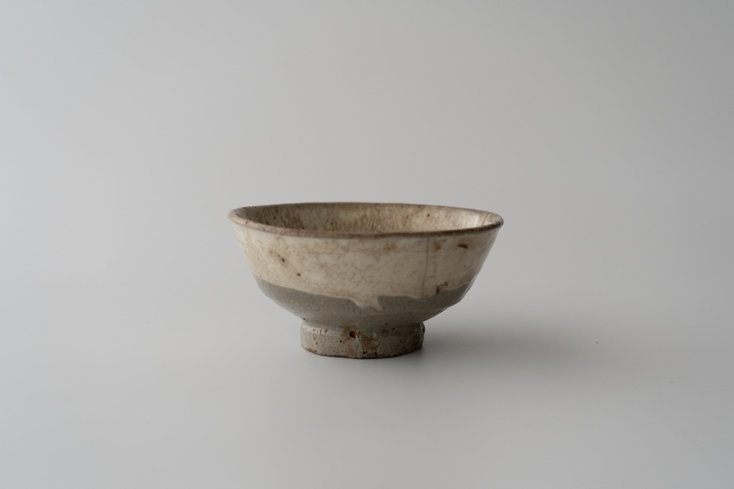 無地刷毛目盃　李朝初期 李朝刷毛目盃 | 酒の器 | 利菴アーツコレクション