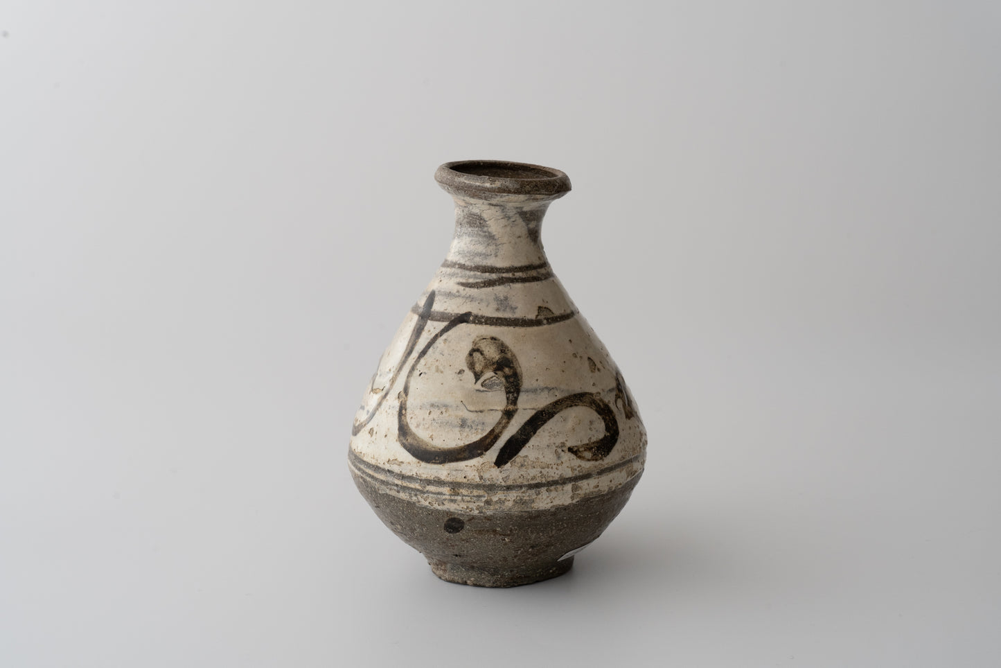 Sake bottle with iron painting from Mt. Gyeryongsan kiln